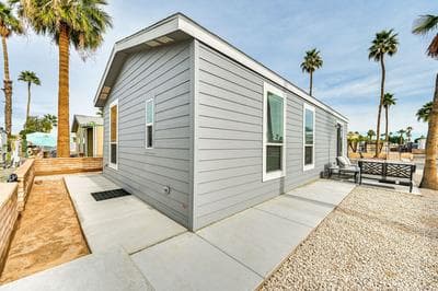 Yuma Home w/ Fire Pit & Outdoor Community Pool!
