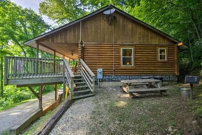 Cozy Deer Glen' Cabin w/ Private Hot Tub & Porch!