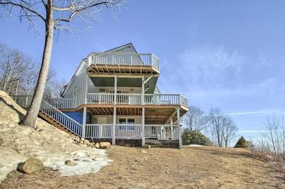 Hot Tub & Moan Mtn Views: North Conway Townhouse