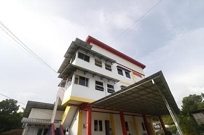 RedDoorz Syariah near BSCC DOME
