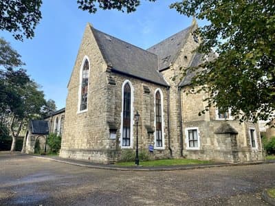 Rare 1-bed Church Converted Apartment in London