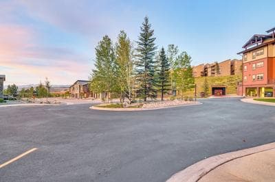 Ski-in/ski-out + Pool Access: Granby Ranch Gem