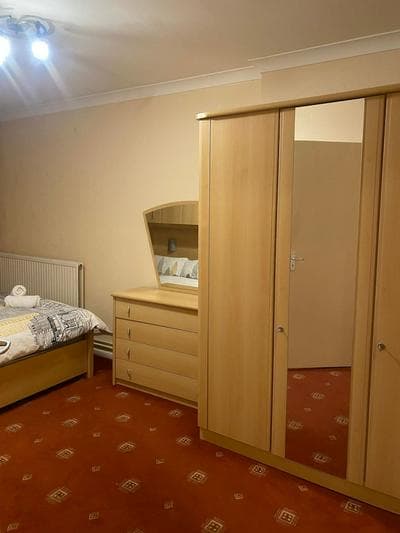 Charming 4-bedroom Apartment in East London - Perfect City Getaway