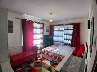 Room-charming London Guest Room With Gar