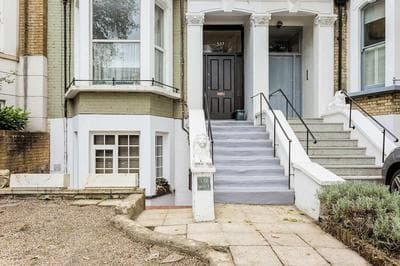 Chiswick Gem: Stylish 1-bed Flat for Modern Living