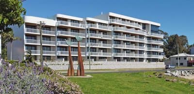 Glorious 2-bed With Waterside Balcony Views