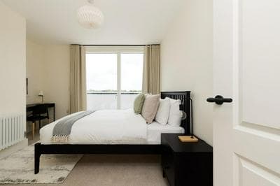 The East London Mile Quarters - Trendy 3bdr Flat With Balcony
