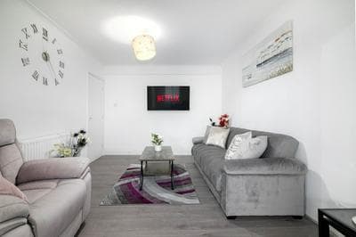 Refurbished 4-bed Family Home-near Central London