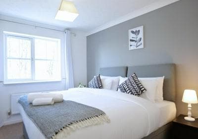 2 Bedrooms - 3 Beds - Quiet Retreat - Parking