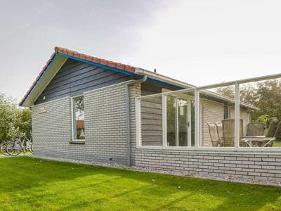 Comfortable Bungalow With Dishwasher, Near the Beach