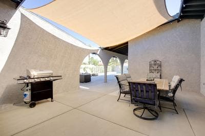 Theater Room & Pool Deck: Retreat in Palm Desert!