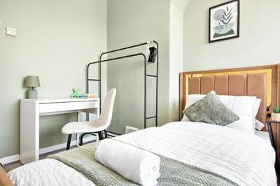 Modern 2-Bed Apartment Sleeps 7