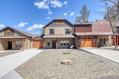 Gold Mining Condo King Bed Modern Comforts