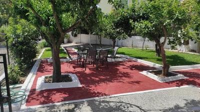 City Apartment w 3 BR Spacious Yard