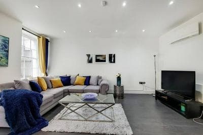 Fantastic 3 Bedroom Apartment off Bakerstreet W AC