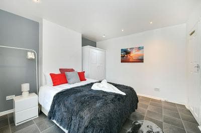 Impeccable 4-bed House With Garden in Brixton