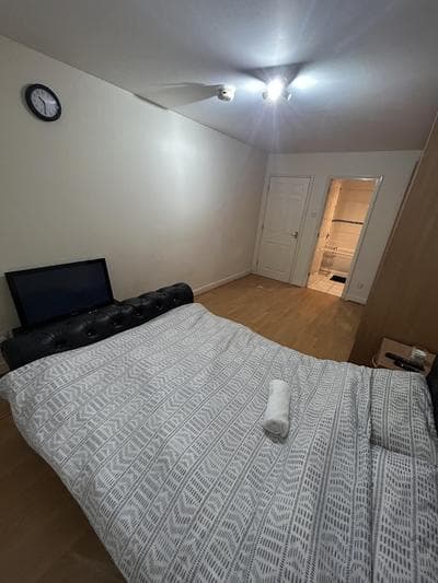 Spacious 1-bed Apartment in London sea View