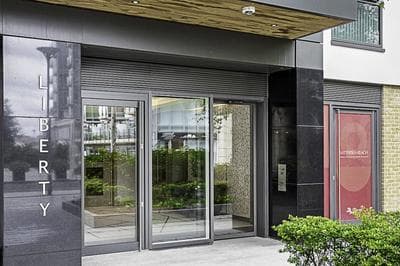 Stylish Flat In Battersea Reach