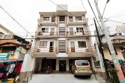 RedDoorz near Little Tokyo Makati