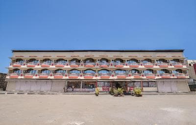 OYO 13151 Hotel Om Palace