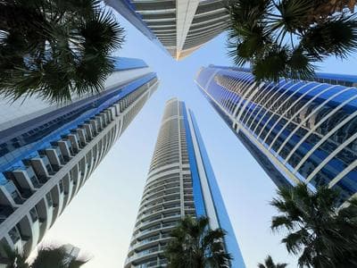 Glamorous 2BR in Damac Paramount Tower