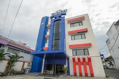 RedDoorz Plus near Taman Siring