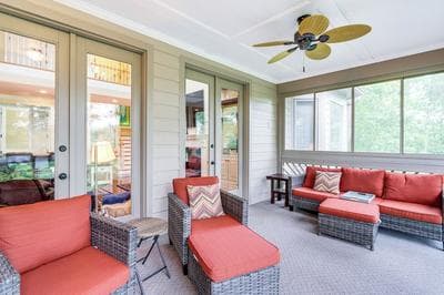 Beautiful Coosawattee River Retreat w/ Hot Tub!