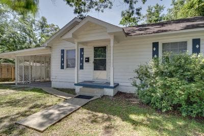 Pet-friendly Retreat in Gulfport < 1 Mi to Beach!