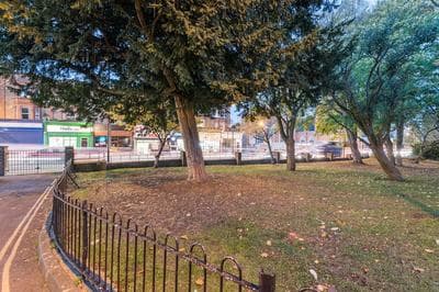 Stunning and Warm Home in Wandsworth by Underthedoormat