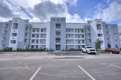 Cafe Lilly - Storey Lake by Shine Villas! #714