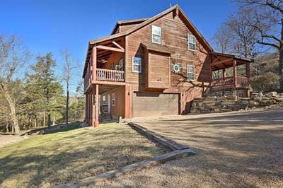 Family-friendly Cabin By Golf Course & Marina