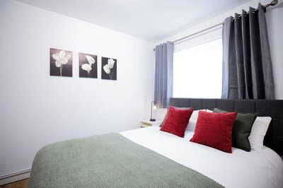 London Chic Apt, Great Location Free Parking