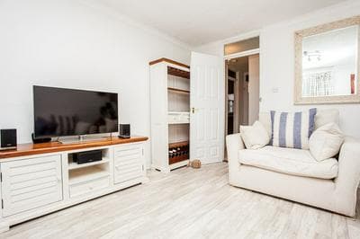 Stunning Spacious South London 1 Bed Apartment with Balcony