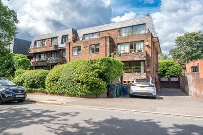 Delightful Vintage 2 Bedroom Apartment