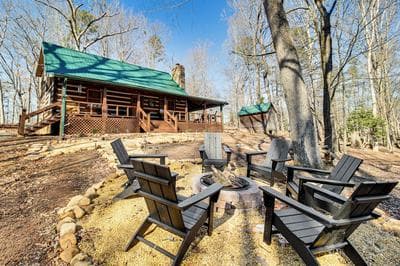 3 Mi to Dtwn Ellijay: Tree-lined Cabin w/ Deck!
