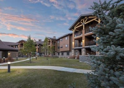 Luxury Vacation Condos by West Gate Entrance -Yellowstone National Park