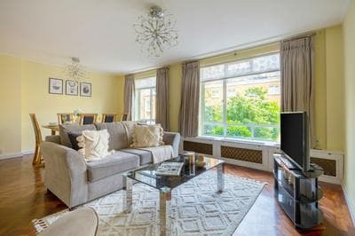 Elegant & Airy 2BR near Regents Park