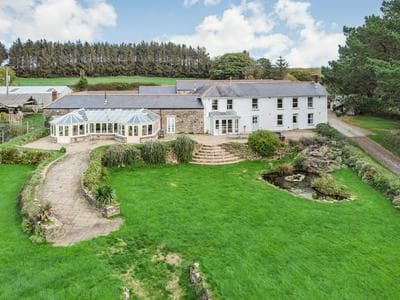 Tregoninny Vineyard and Woodland Farmhouse
