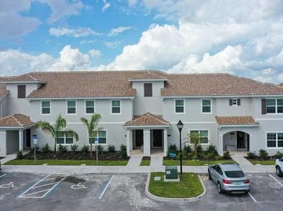 Disney 10 min Private Pool Spa Free Water Park Shuttle BBQ Grill