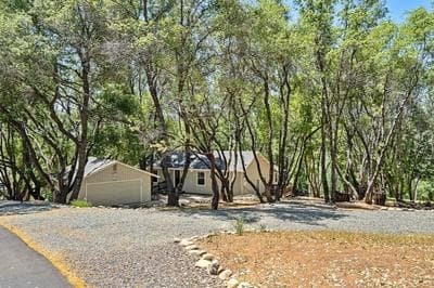 The Gathering Place - 2-Level Home with Game Room by Yosemite Region Resorts
