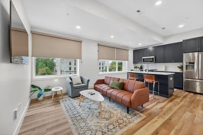 Stylish Downtown Unit With Historic Charm 2 Bedroom Apts