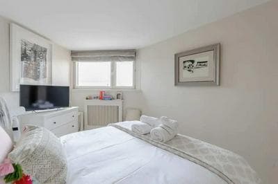 Scenic Riverside 2BD Flat - Chelsea