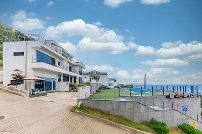 Hayanjip (Blue Road Town Pension