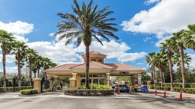 Home With Lakeview Close to Disney w Pool