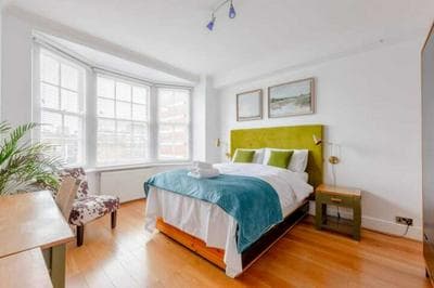 Central and Spacious 2 Bedroom Flat in Kensington