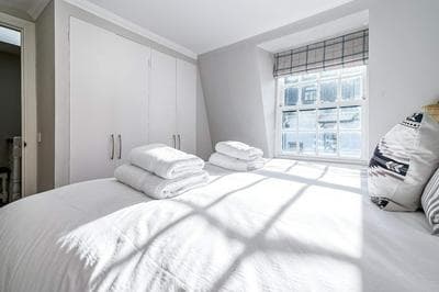 Cozy and Spacious Kensington Maisonette