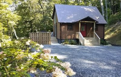 Hot Tub & Views: Charming Bryson City Cabin!