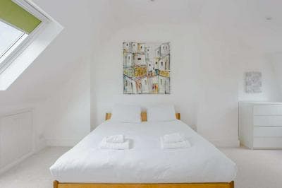 Bright and Airy 3 Bedroom Maisonette in South London
