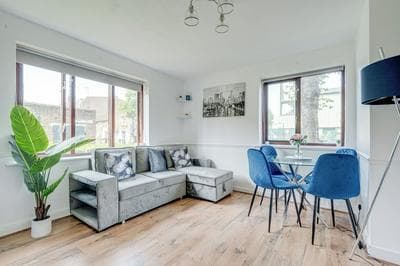 Canadawater-2bedroom-1bathroom-free Parking