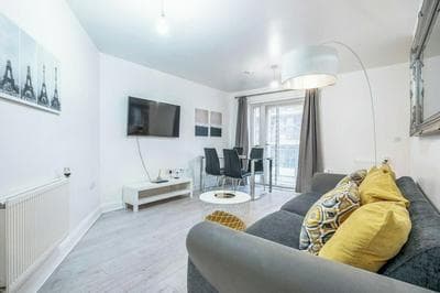 City Central London Apt Balcony, Parking, Sleeps 3